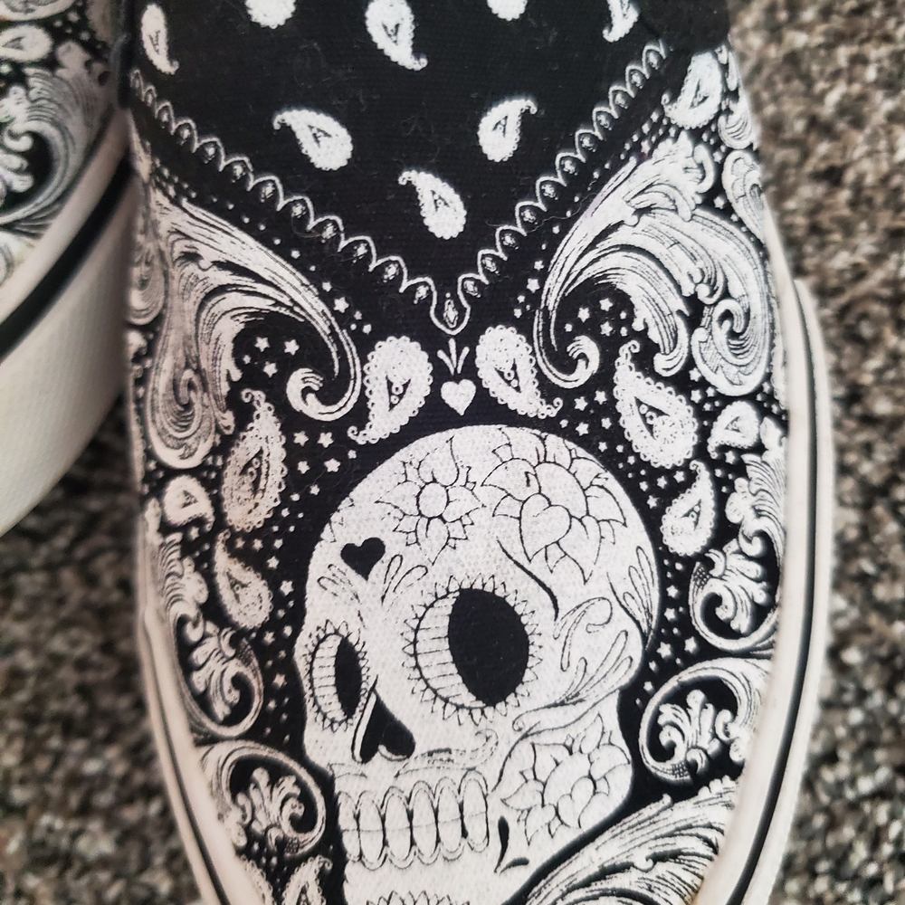 Hot Topic Black and White Skull Loafers